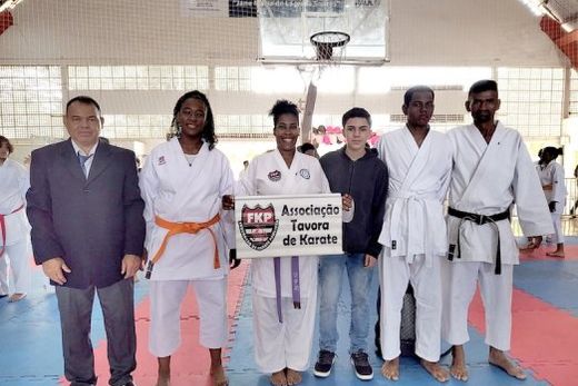 Karatecas de Matão em Votuporanga. Três medalhas foram conquistadas no último dia 19