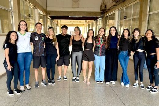 Os 12 alunos premiados. Conquistas na edição de 2024 de uma feira estadual do IFSP