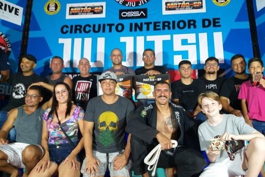 Integrantes da equipe Cícero Costha Matão. Atletas obtiveram grandes resultados