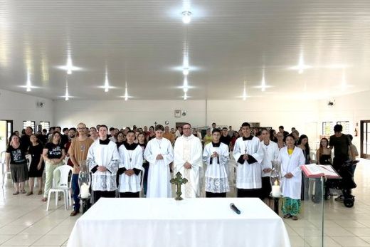 Vivência. Integrantes do Grupo de Jovens Discípulos e Missionários e outros participantes do evento, na Comunidade Alpha e Ômega