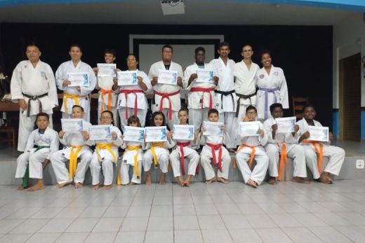 Na Associação Anti Alcóolica. Certificados foram entregues na sede da entidade, no último dia 22