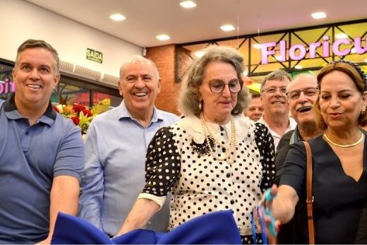 Presentes na solenidade. Marcelo Galli, José Carlos Blasioli e Maria Apparecida Sanzovo Chaves (conselheiros de gestão da rede Jaú Serve), Cido Ferrari, Antonio Galli e Regina Galli