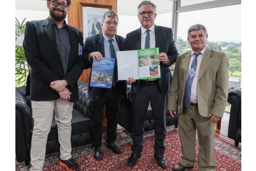 Recepção. Willian Bassi, Cido Ferrari, Alexandre Padilha (ministro das Relações Institucionais) e Sebastião Moreira, em Brasília