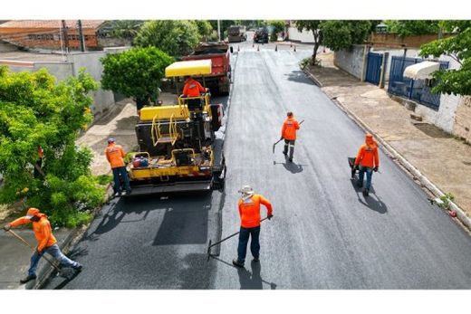 Recapeamento. Esta semana as equipes estão recapeando vias do trecho 'C'