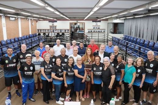 Noite de homenagem. Entrega do título de Cidadã Matonense para Nadir de Souza foi muito prestigiada, na Câmara Municipal