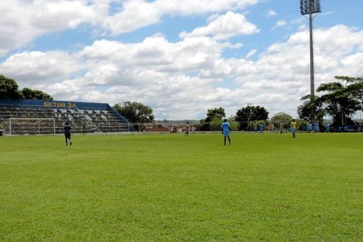 No Estádio 'Dr. Hudson Buck Ferreira'. Treinos são realizados no período da manhã
