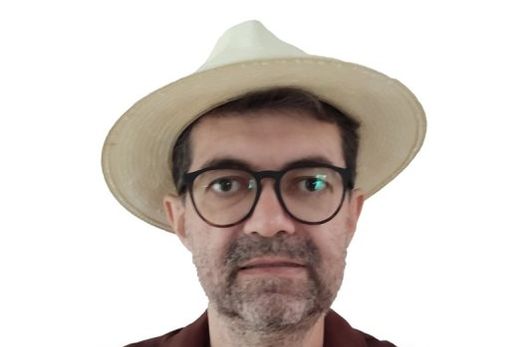 Carlos Alberto Diniz. "O jornal é uma fonte valiosíssima para a história, mas que necessita ser confrontada com outras fontes em um espaço adequado e propício de salvaguarda da memória"