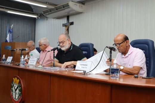 A composição da nova Mesa Diretora. China Calabres, Ademir de Souza, Paulo Bernardi e Luís Mansini