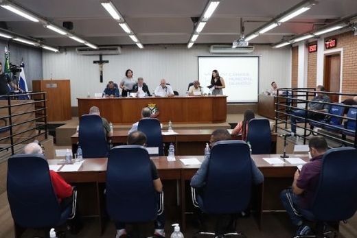A Sessão Ordinária de 16 de dezembro. Projeto de Emenda à Lei Orgânica nº 6/2024 recebeu oito votos favoráveis e três contrários