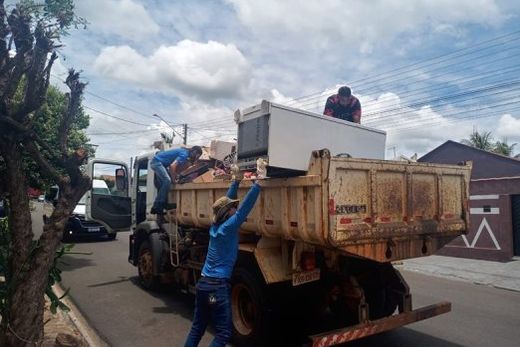 Mutirão para coleta de materiais que acumulam água está sendo realizado