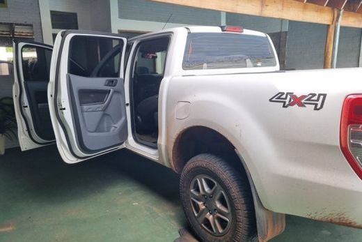 Ford Ranger branca foi roubada na noite de 27 de janeiro em Araraquara