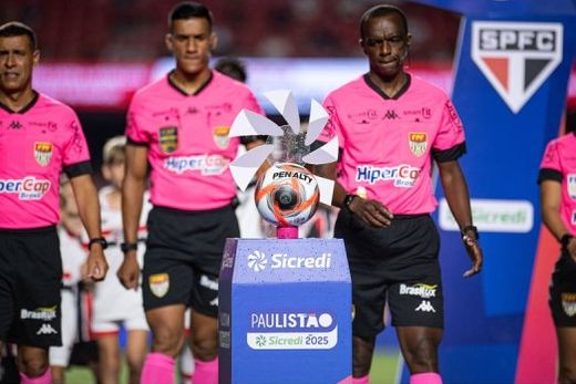 Marca estará presente nos calções dos árbitros em campo, assistentes e equipe de VAR