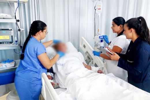 Cuidados. "A gravidade da situação se intensifica à medida que aumenta o número de casos, com internação na UTI quando necessário", alerta o médico André Pelosi Alves