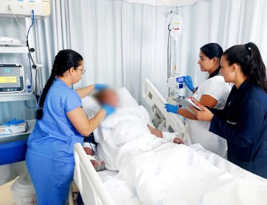 Cuidados. "A gravidade da situação se intensifica à medida que aumenta o número de casos, com internação na UTI quando necessário", alerta o médico André Pelosi Alves