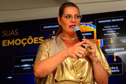 Claudia Cury. Palestrante partilhou diversos tópicos, entre os quais, peças do treinamento particular que ela oferece