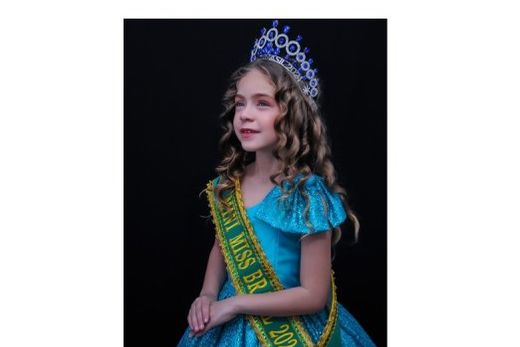 Em abril do ano passado, Sophia conquistou o título de Mini Miss Brasil