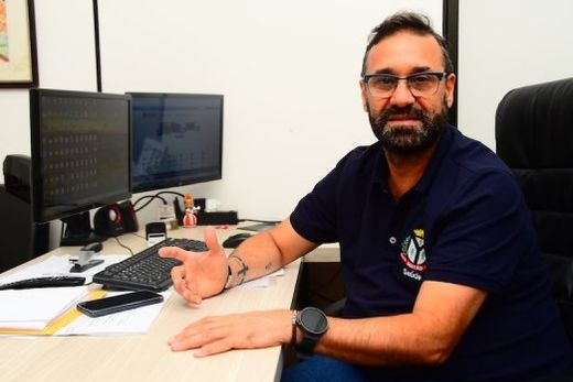 O secretário Faro. "Todas as ações são insuficientes se não houver a conscientização e participação das pessoas para eliminar criadouros do mosquito transmissor da doença"