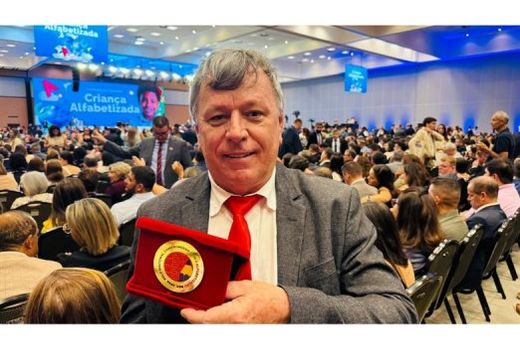 Em Brasília. Prefeito Cido Ferrari participou da cerimônia de entrega do título