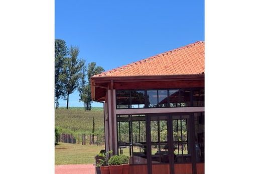 Osteria Elisabetta: projeto arquitetônico, totalmente climatizada e com vista para vinhedos jardins e colinas