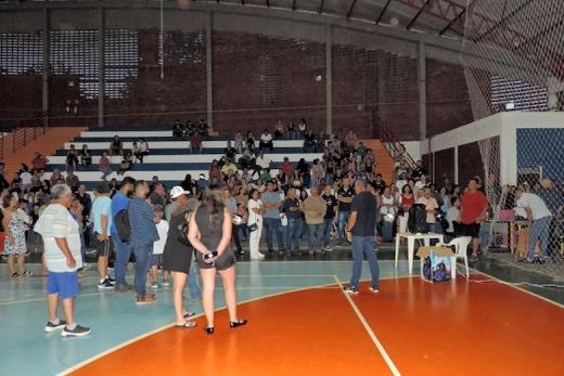 No Ginásio 'Décimo Chiozzini'. Assembleia reuniu 250 servidores municipais, sendo que 173 aprovaram a proposta da Prefeitura
