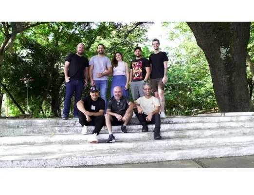 A equipe técnica. Em pé: Eduardo Anunzio, Mauro Alves, Letícia Berniche, Guilherme Paviani, Matheus Ricci; sentados: Jhonatas Oliveira, Luciano de Miranda e Célio de Oliveira