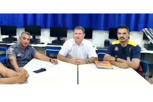 Elias Rosa, Marlos Marcuzzo e Edson Mendes. Definição quanto ao trabalho efetivo do delegado em Dobrada foi comunicada após reunião ocorrida no último dia 11