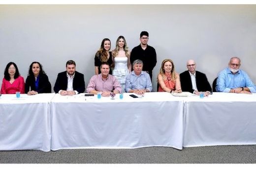 A Mesa Diretora. Evento foi marcado pela presença de autoridades, gestores, médicos, funcionários do Hospital e profissionais de saúde