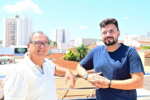 Toninho Giannini (Sincomércio) e Marcel da Silva (ACE). Campanha integra Dia das Mães, Dia dos Namorados, Dia dos Pais, Dia das Crianças e Natal
