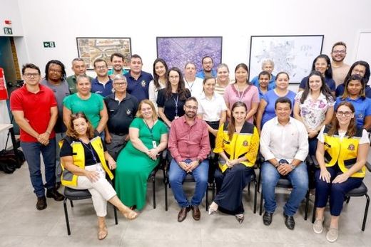 Reunião. Representantes do Governo do Estado foram informados sobre a situação epidemiológica do município, incluindo o número de casos confirmados de dengue