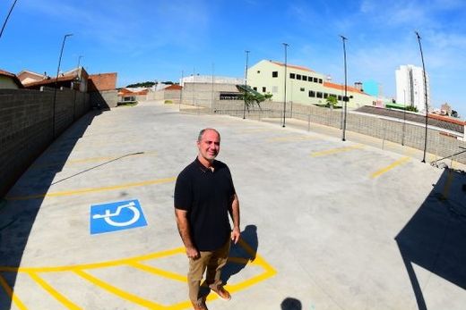 Paulo Caruzo, no estacionamento da Sorema. "Estas 77 vagas para veículos são mais do que o dobro das 36 que estão disponíveis na Rua José Artimonte"