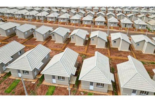 Em construção. Das 90 moradias, 50% (45 casas) serão destinadas a pessoas que recebem o BPC e o 'Bolsa Família'; e outros 10% (9 casas) para pessoas com deficiência e idosos