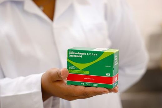 Vacinação contra a dengue. Crianças e adolescentes entre 10 e 14 anos são o grupo prioritário na cidade