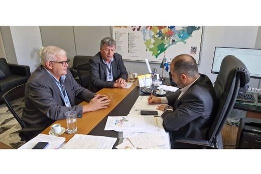 Em São Paulo. Ademir de Souza e Cido Ferrari foram recebidos por Éder Santos, chefe de gabinete da Secretaria de Estado de Turismo e Viagens