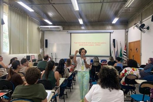 Dra. Valquíria Pereira Tenório abordou o tema "Por uma Educação Antirracista: Reflexões e Práticas Possíveis"