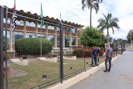 Reforma do gradil. A obra está em andamento e deverá ser concluída nos próximos dias
