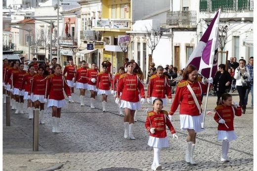 Civismo. Além de ser uma grande festa para a população, desfile contribui para uma agenda cultural mais ampla, envolvendo as escolas, instituições e toda a comunidade