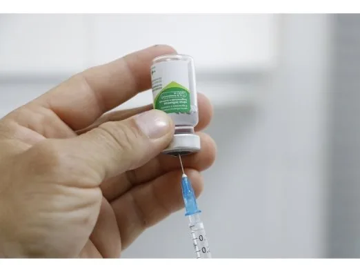 Proteção. Para receber a vacina contra a gripe basta comparecer a uma das Unidades de Saúde e apresentar um documento com foto e Cartão do SUS
