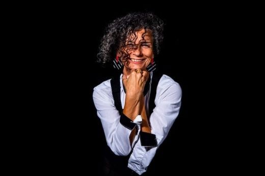 Tatiana Cobbett. Amiga e parceira de Eduardo Waack em vários projetos, ela aproveita a turnê de lançamento de seu livro para mostrar à população matonense um pouco de seu trabalho