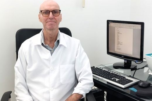 O neurologista César Minelli. "É fundamental que as pessoas que tiveram AVC recebam tratamento rápido e apoio para se reabilitar"
