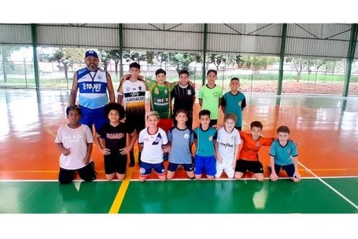 Alunos com o professor Carlos Gregório. Parceria do IFSP-Matão foi estabelecida com a Secretaria Municipal de Esportes e com a Associação Desportiva Matonense
