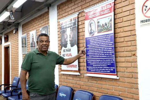 Cucão, no plenário da Câmara Municipal. Entre os destaques da exposição estão narrativas como a da Guarda Negra da Princesa Isabel