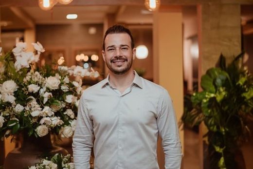 Aos 39 anos, Alberto Moretto lidera fábricas e centros de distribuição, exportando para diversos países