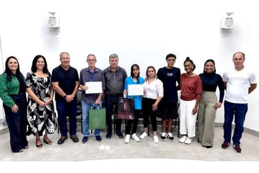 Reunidos no gabinete do prefeito. Michela Alves, Andréa de Moraes, Marcelo Prado, Paulo Cezar Chinello, Cido Ferrari, Nicolas Ferreira, Eliana Ferreira, Ruan Ferreira, Lilian dos Santos, Elisiane Cala