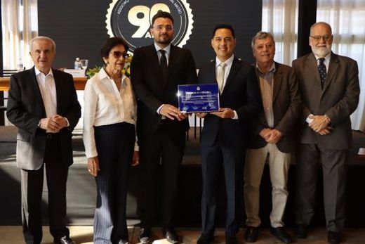 Entrega do Título de Honra ao Mérito. Marcel Henrique da Silva, presidente da ACE-Matão, recebeu a homenagem