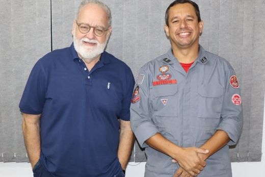 Paulo Bernardo e  Lupércio de Oliveira Junior. Vereador e sargento conversaram sobre a estrutura atual da corporação
