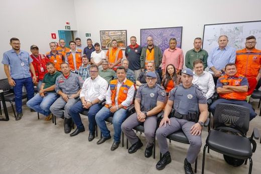 Unidos pela prevenção. Reunião de trabalho envolveu representantes de órgãos ligados à Segurança Pública, Meio Ambiente, Defesa Civil e empresas do setor produtivo local