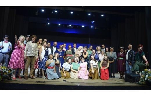 'Como manda o figurino'. Para o Festival de São Carlos, o Coro de Matão preparou uma apresentação que resgatou o espírito vibrante dos anos 1950