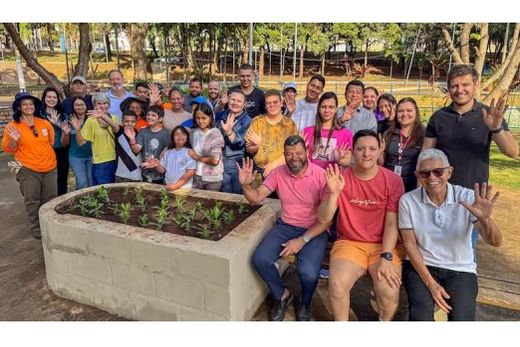 No Parque Ecológico. Estudantes da Apae e do Catema plantaram várias mudas de árvores doadas pela empresa Baldan, na quinta-feira (5 de junho) ? Dia Mundial do Meio Ambiente