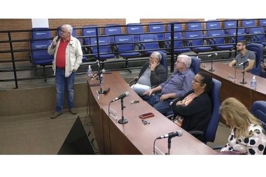 No plenário da Câmara. O vereador Ademir de Souza discorreu sobre as propostas apresentadas no Projeto de Lei Complementar de sua autoria