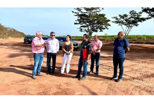 Acompanhamento. Os vereadores Ademir de Souza, Cidinho, Fabiana Scardoelli, Haroldo Gago, Luiz Manzini e Cido Motos estiveram na área, na quinta-feira (5)